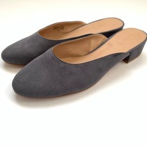 LOFT Slip-On Gray Flats Size: 9